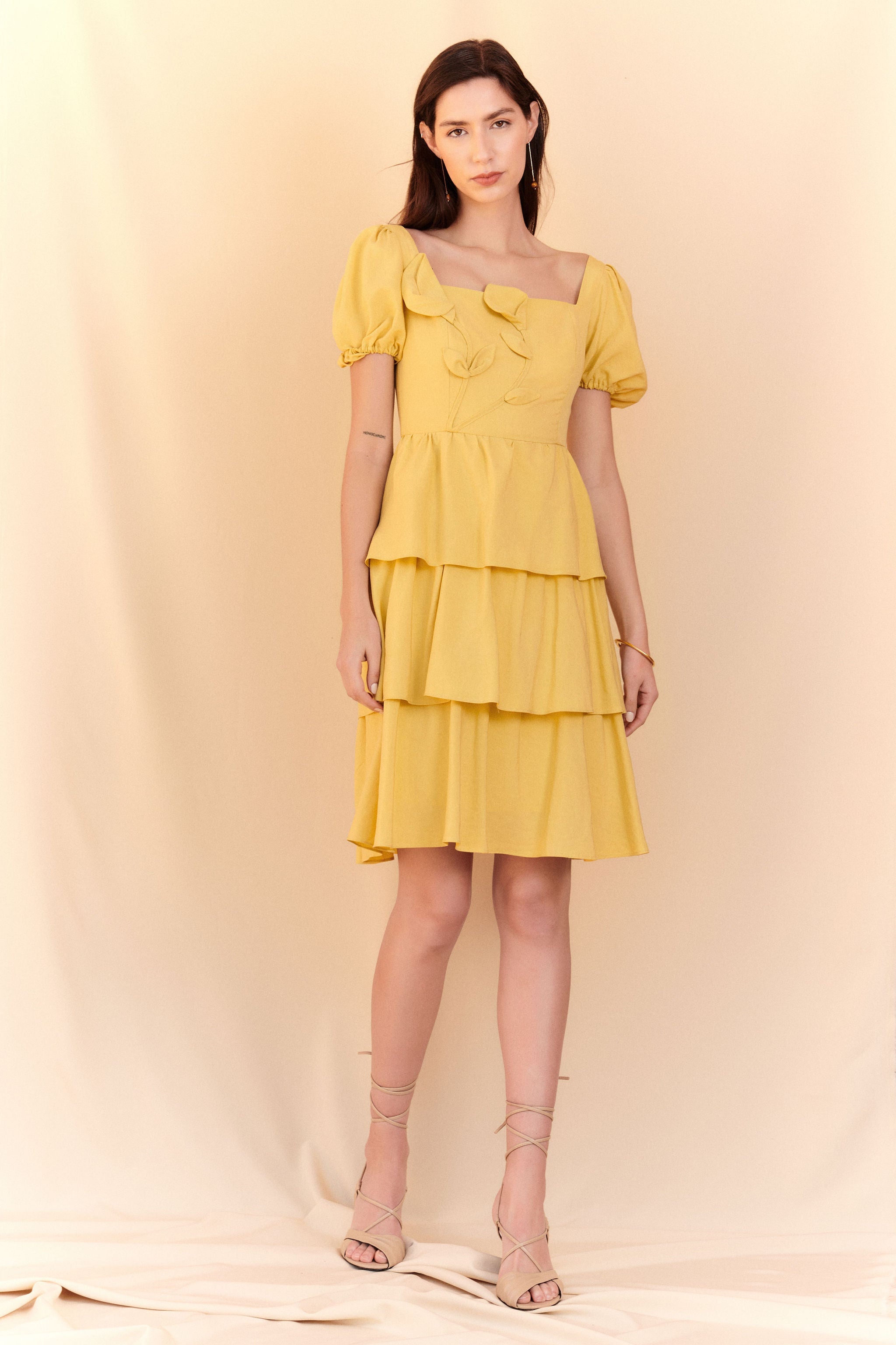 Vestido Flores 3D com camadas - Amarelo Manteiga