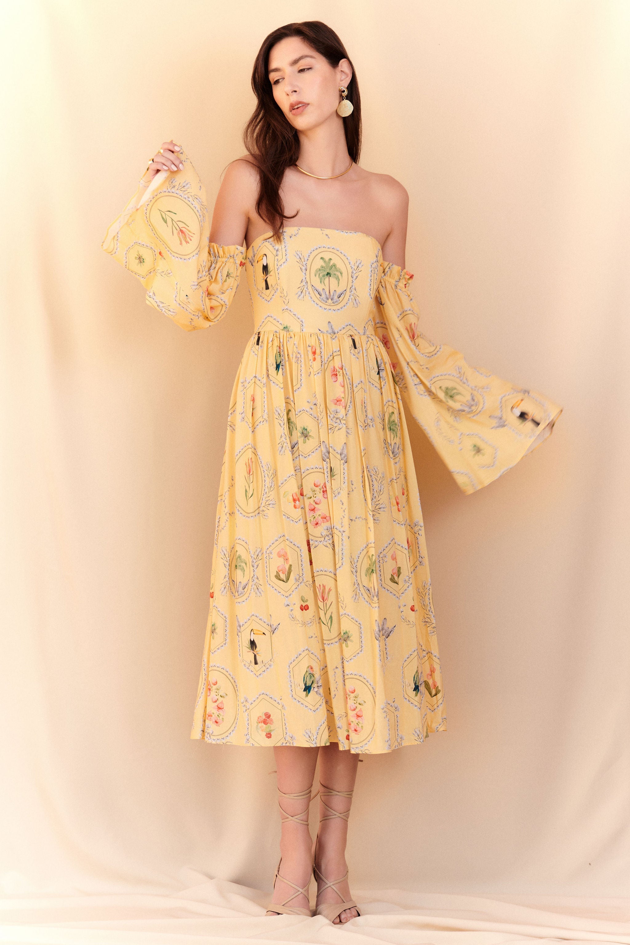 Vestido Tomara que caia Estampa Molduras – mangas removíveis - Amarelo manteiga