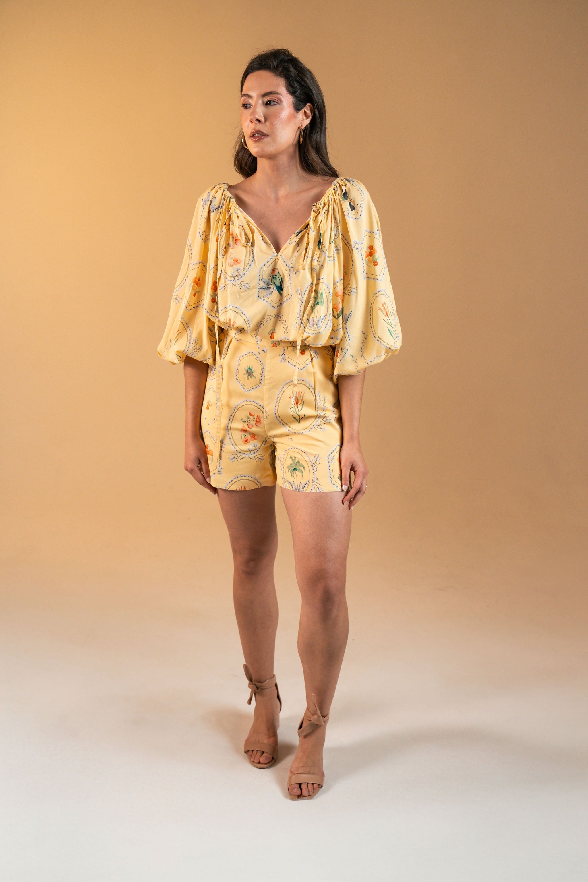 Short Cintura Alta estampa Molduras - Amarelo Manteiga